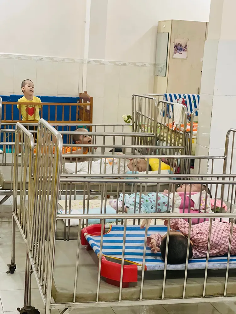Các bé tại chùa